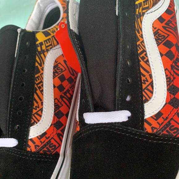 VANS OLD SKOOL LOGO FLAME Black/True White men’s - Picture 9 of 16